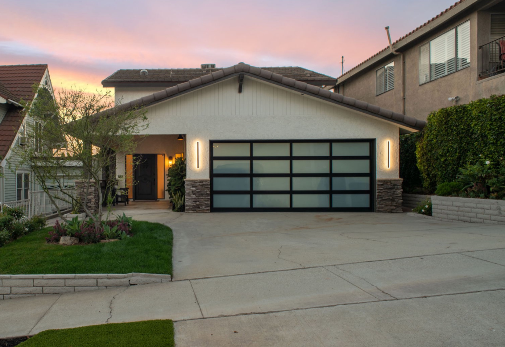 Raymond Ave Front View